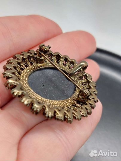 Брошь - подвеска Камея