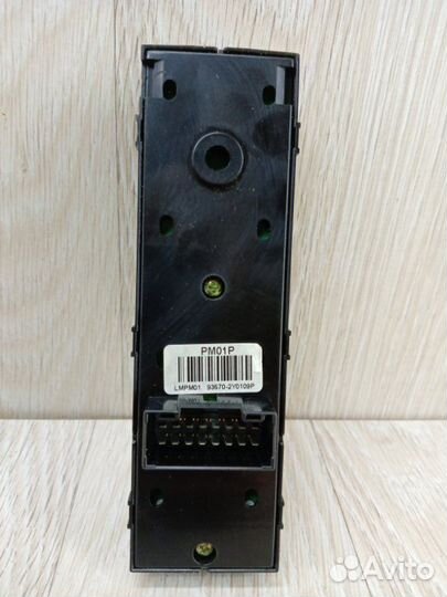 Блок управления стеклоподъемниками Hyundai Ix35