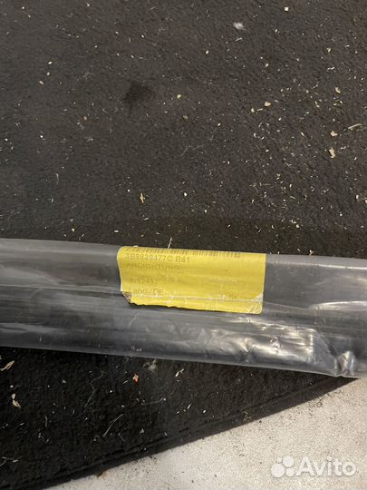 Уплотнитель стекла задней двери Volkswagen Passat