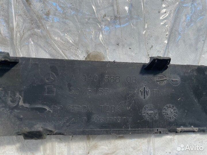 Накладка решетки капота Mercedes-Benz