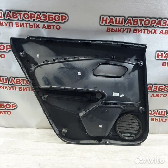 Обшивка боковой двери задняя правая Volkswagen