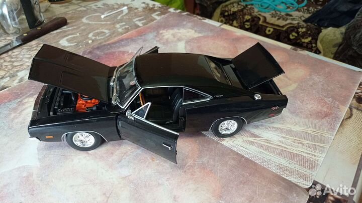 Dodge charger модель 1:18