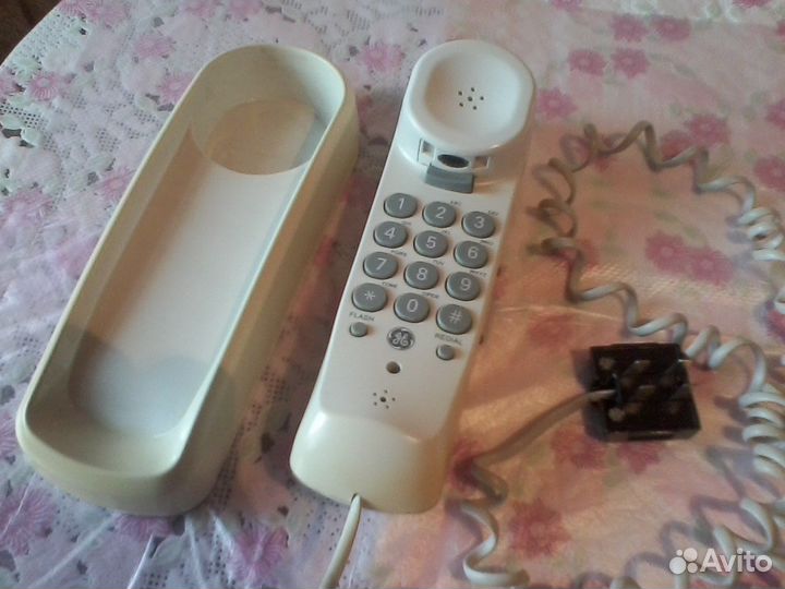 Настенный телефон