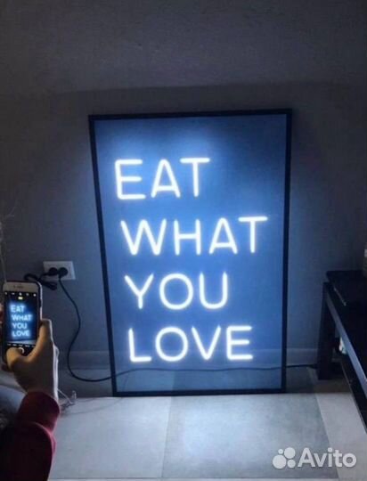 Неоновая вывеска с любой надписью