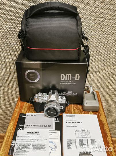 Фотоаппарат Olympus OM-D E-M10 Mark III + 14-42