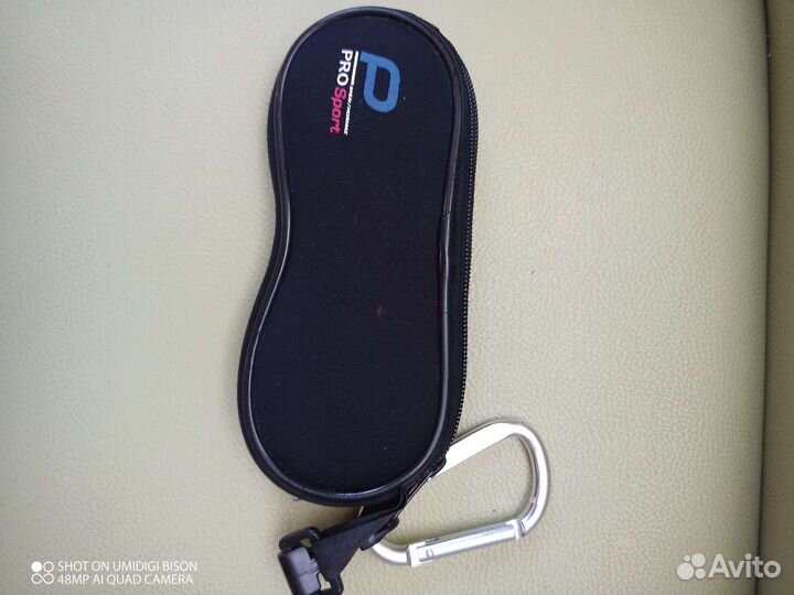 Футляр для очков на ремень с карабином