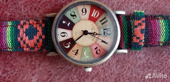 Часы кварцевые новые