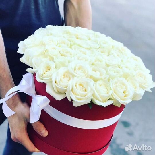 Розы в шляпной коробке