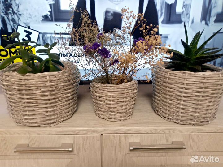 Кашпо из искусственного ротанга