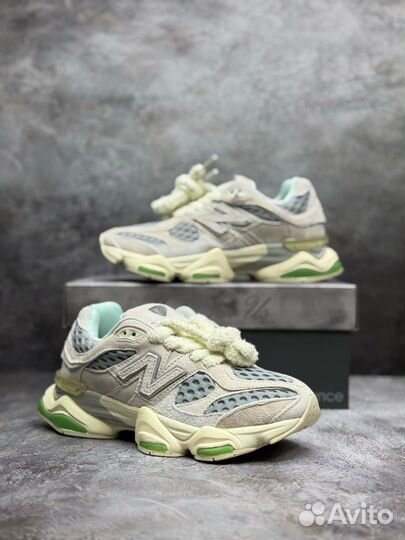 Кроссовки женские