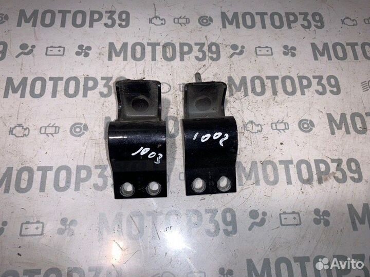 Петля багажника задняя Volkswagen Caddy 1.9 TDI