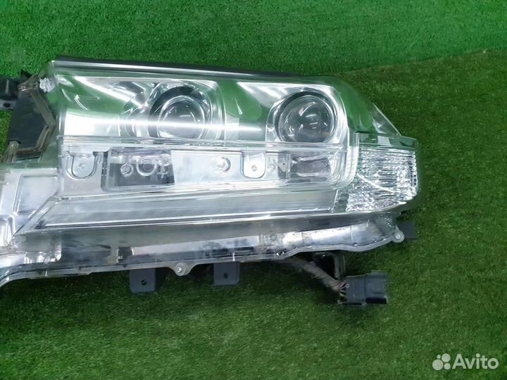 Фара левая Toyota Land Cruiser