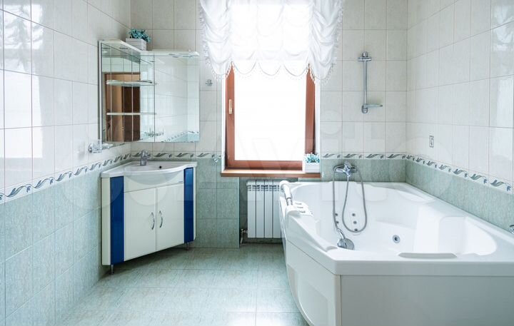 Дом 272,6 м² на участке 3,8 сот.