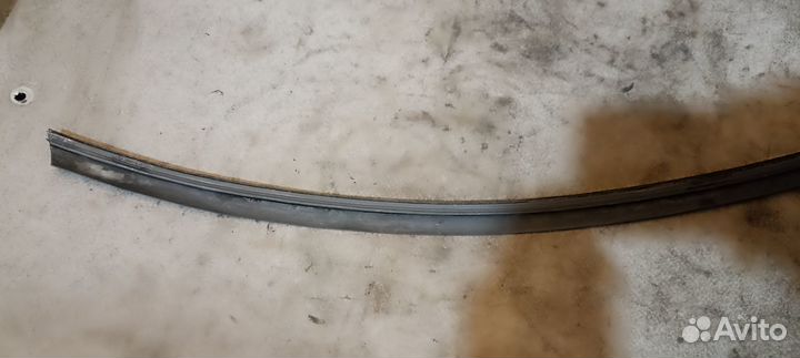 Уплотнительная резинка под лобовое Опель Омега Б