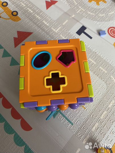 Развивающие игрушки кубик сортер