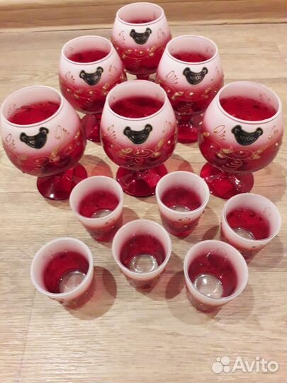 Бокалы, мартинницы, стаканы для мартини новые