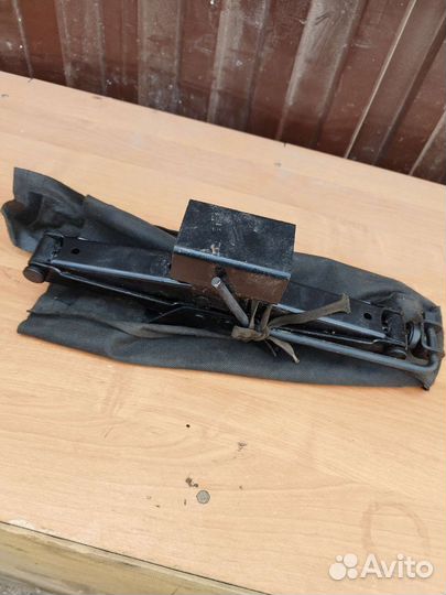 Домкрат механический винтовой