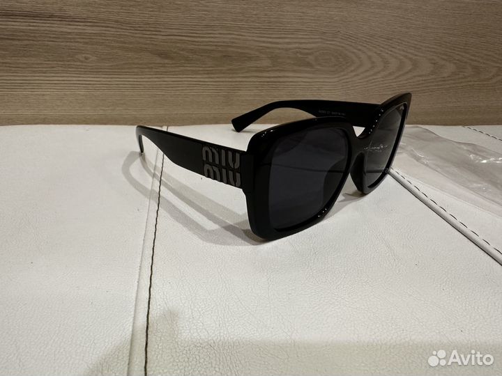 Солнцезащитные очки miu miu