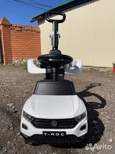 Машина каталка толокар с ручкой