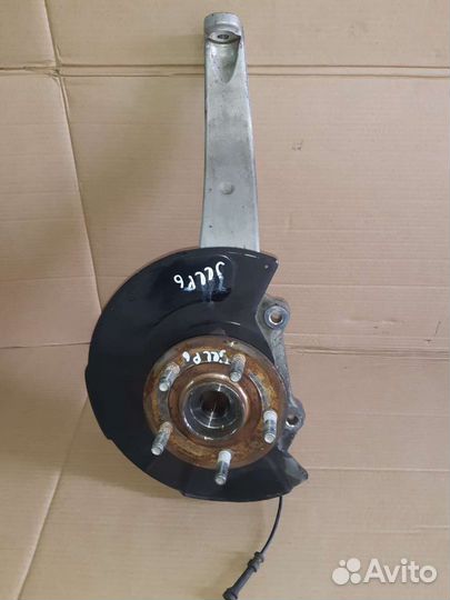 Кулак левый Jeep Grand Cherokee WK2 оригинал идеал