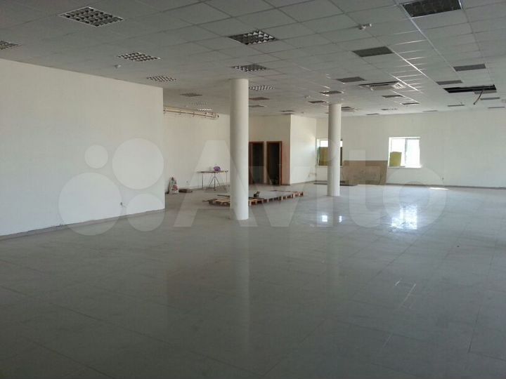 Торговое помещение, 552 м²