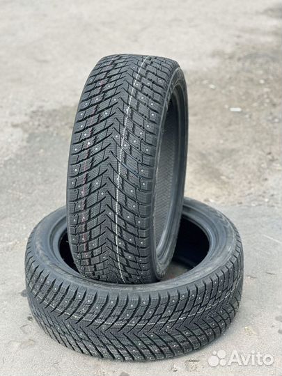 Zmax Winternova Stud II 215/45 R17 96U
