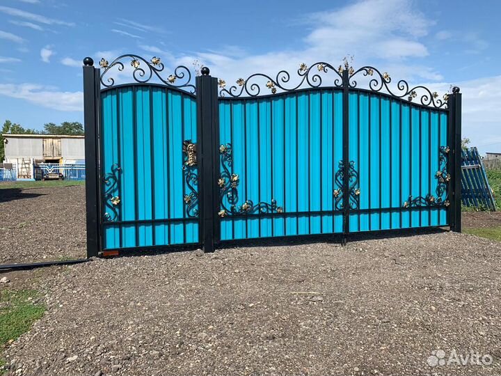 Кованые распашные ворота