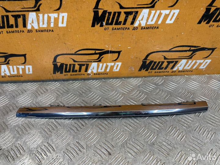 Хром решетки радиатора передний левый Volkswagen