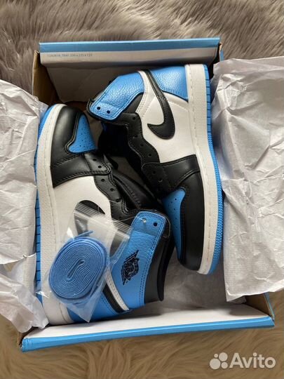 Nike Air Jordan 1 Retro High OG UNC Toe