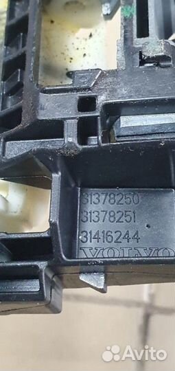 Кронштейн ручки двери передний левый Volvo Xc60