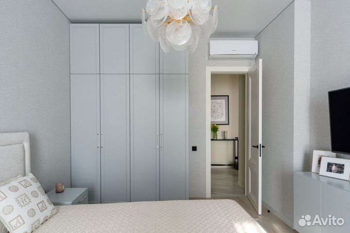 Шкаф зеркальный распашной