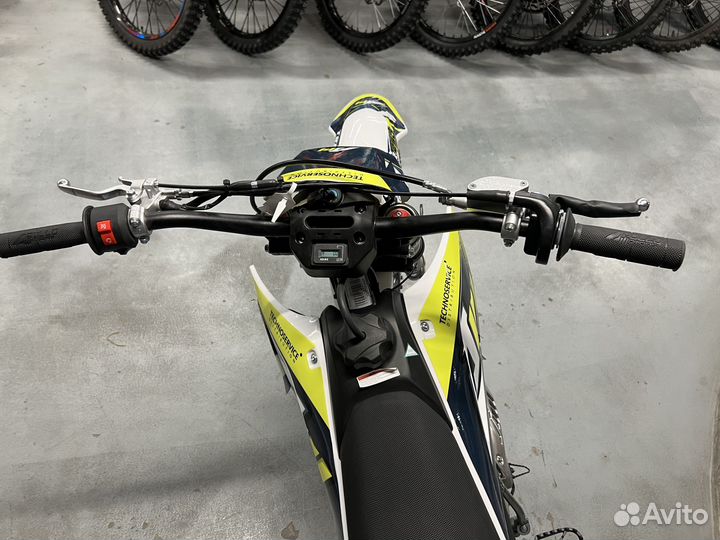 Среднеразмерный эндуро Apollo Tracker 250LE с японским карбюратором Nibbi и регулируемой подвеской