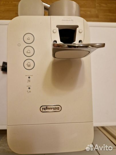 Капсульная кофеварка DeLonghi