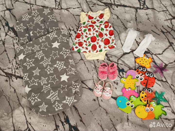 Флисовый конверт mothercare, боди, сандалии и кеды