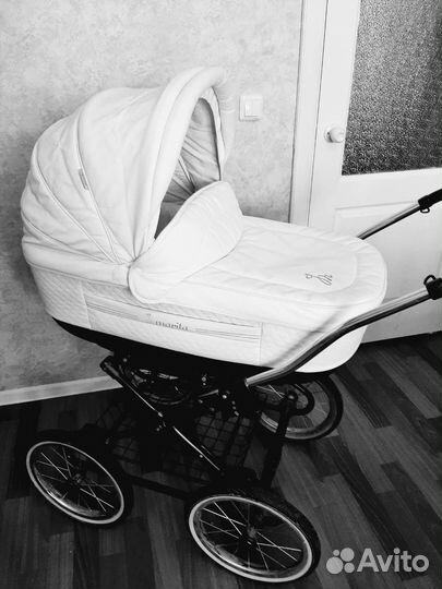 Коляска 2 в 1 белоснежная эко кожа Roan marita