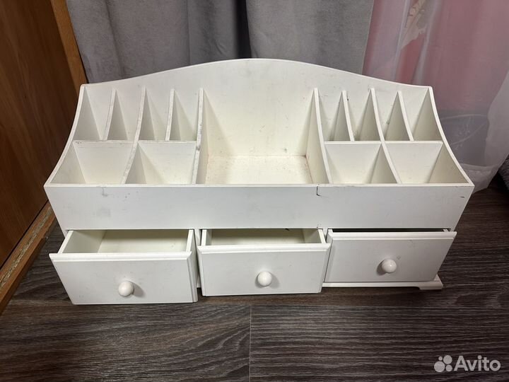 Яшик для хранения косметики