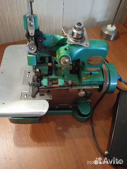 Швейная машинка оверлок