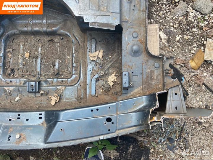 Задняя панель Volkswagen Touareg 2003