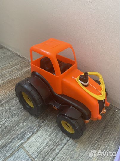 Трактор инерционный пластиковый