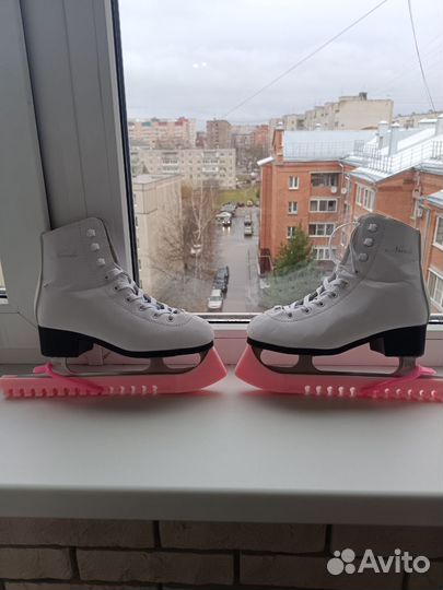 Коньки фигурные женские 35 размер