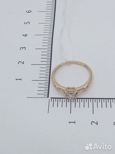 Золотое кольцо с фианитом 17р