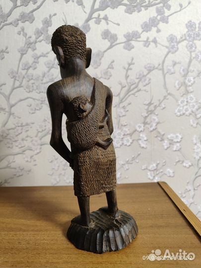 Резная фигурка