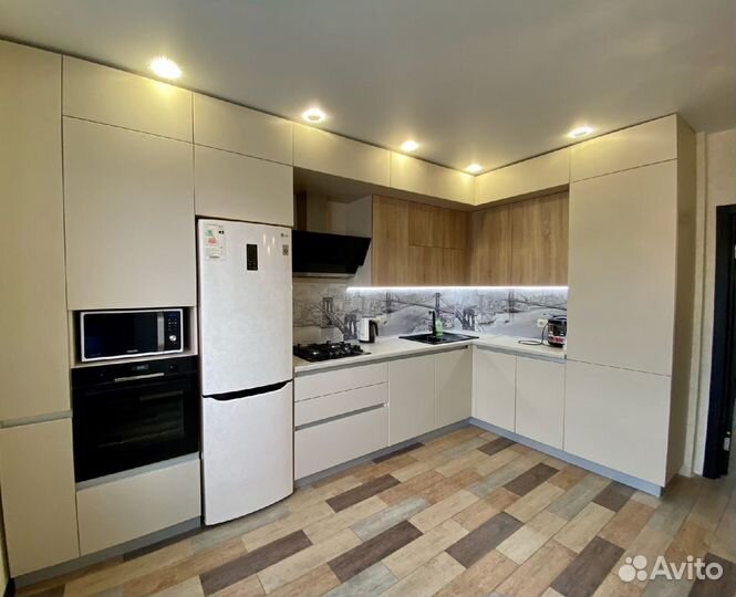 Кухня на заказ под потолок