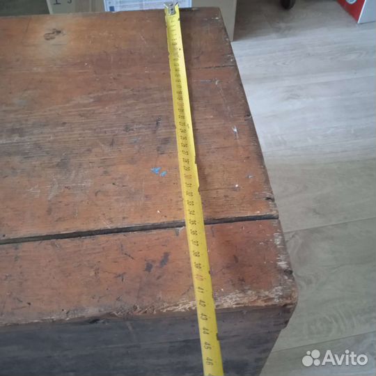 Старинный сундук из дерева