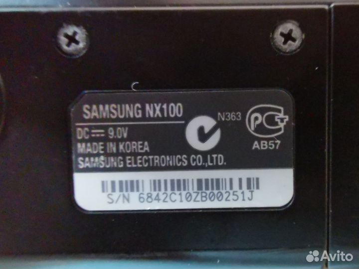 Фотокамера Samsung NX100