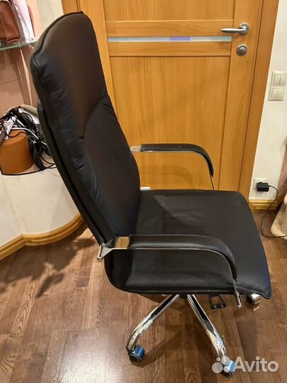 Офисное кресло кожаное futura Мадрид П