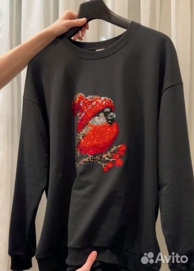 Свитшот со снегирём из страз