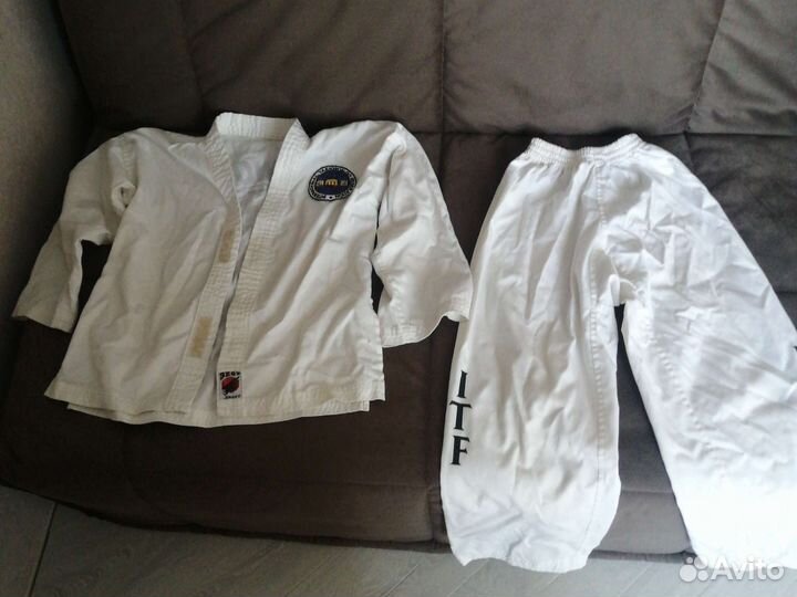 Кимоно для тхэквондо в комплекте с защитой