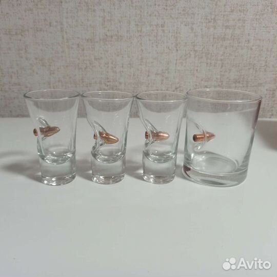 Графин с рюмками, стопки, колокольчик