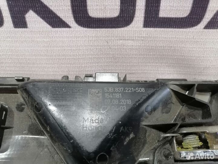 Ручка двери передняя левая внутренняя Skoda Rapid